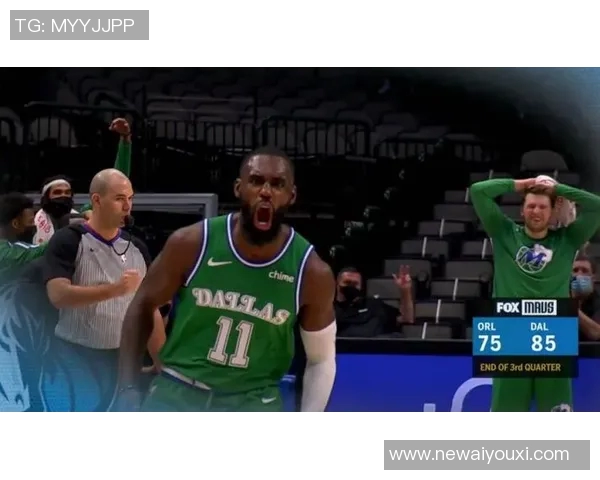 小哈达威神勇表现半场轰下17分其中次节独得12分三分球频频命中 小哈达威神勇表现半场轰下17分其中次节独得12分三分球频频命中