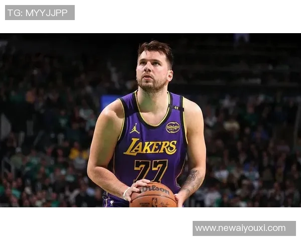 东契奇能否赛季场均40分引热议里夫斯称赞他的表现令人难以置信 东契奇能否赛季场均40分引热议里夫斯称赞他的表现令人难以置信