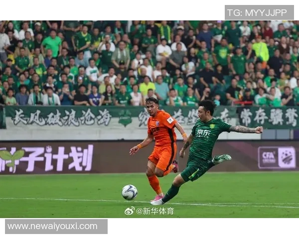 国安足协杯冠军献给已逝球迷杨雪金色座椅与奖杯共同见证感动时刻