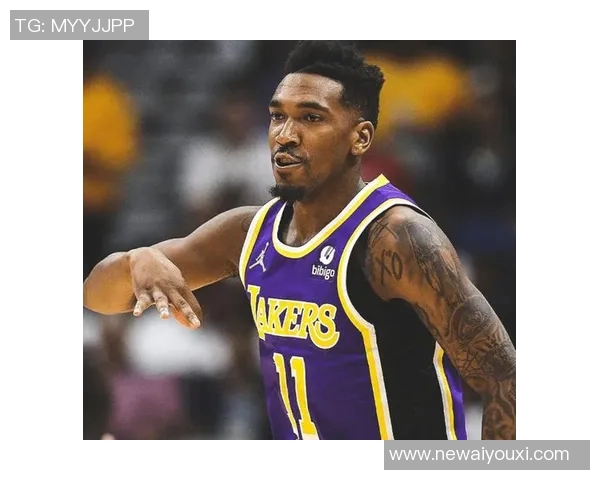 西蒙斯豪泽米诺特三人联手发威合砍53分助力球队逆转胜利